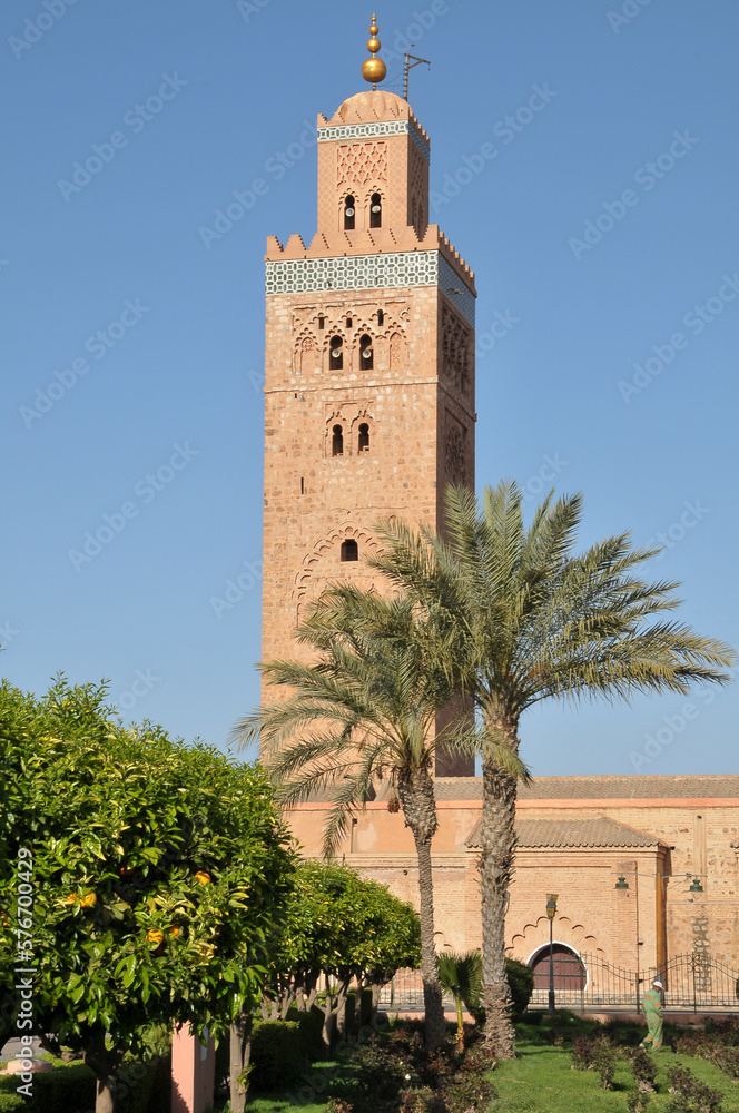 Jardines mezquita Kotubía, en la ciudad de Marrakech, Marruecos