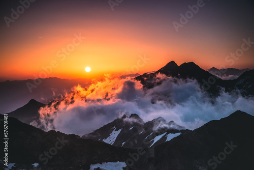 Alba sulle Alpi, dal rifugio Gino Biasi al Bicchiere photo