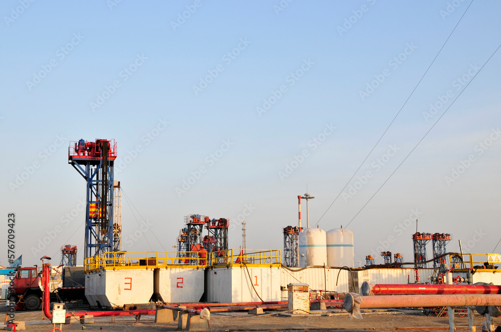Oil pump and oil drilling equipment