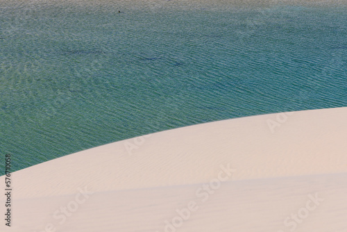 Paisagem do parque nacional dos Lençóis Maranhenses, com suas belas lagoas e dunas