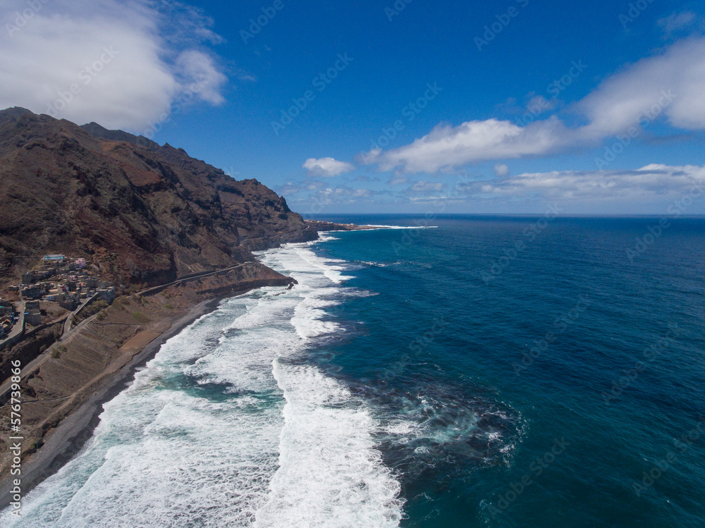 Obraz premium Santo Antão, in Cape Verde, is an island of lush landscapes: towering mountains, verdant valleys, crystalline streams, and stunning beaches. It is a mix of natural, cultural, and historical beauty