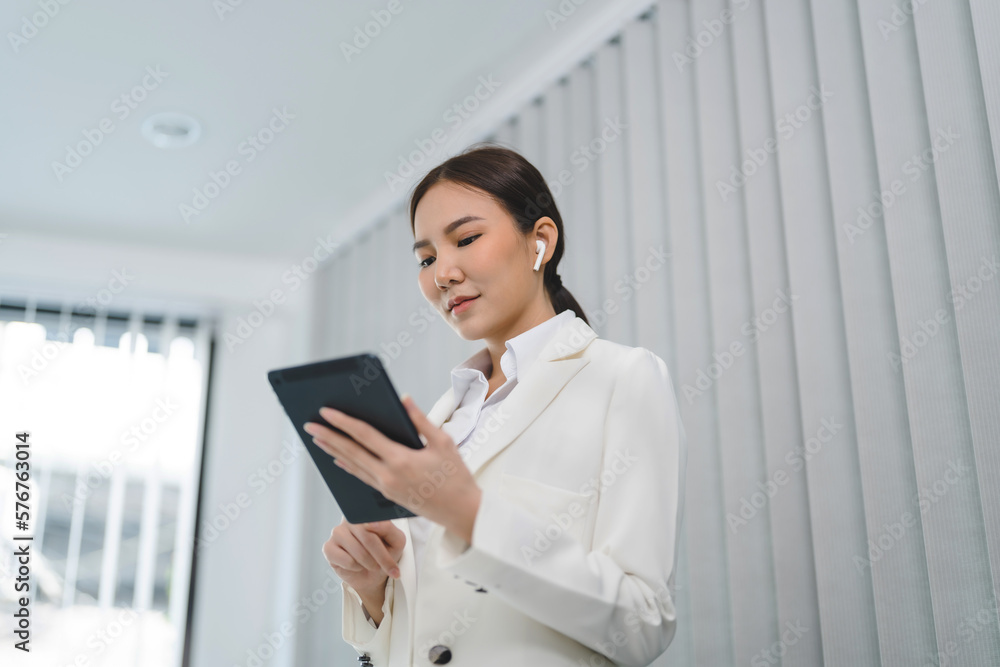 Asian businesswoman working with tablet Start up small business owner. business successful technology concept