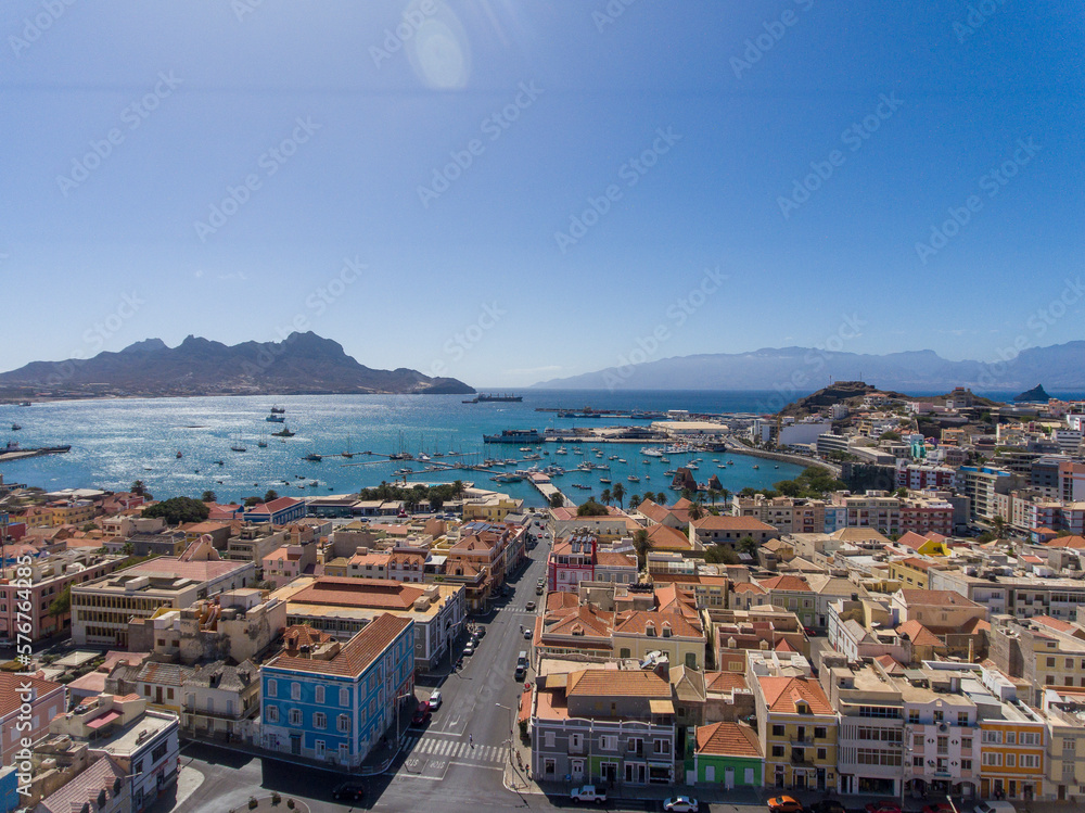 Φωτογραφία The city of Mindelo, located on the island of São Vicente in Cabo Verde, is a place of vibrant landscapes