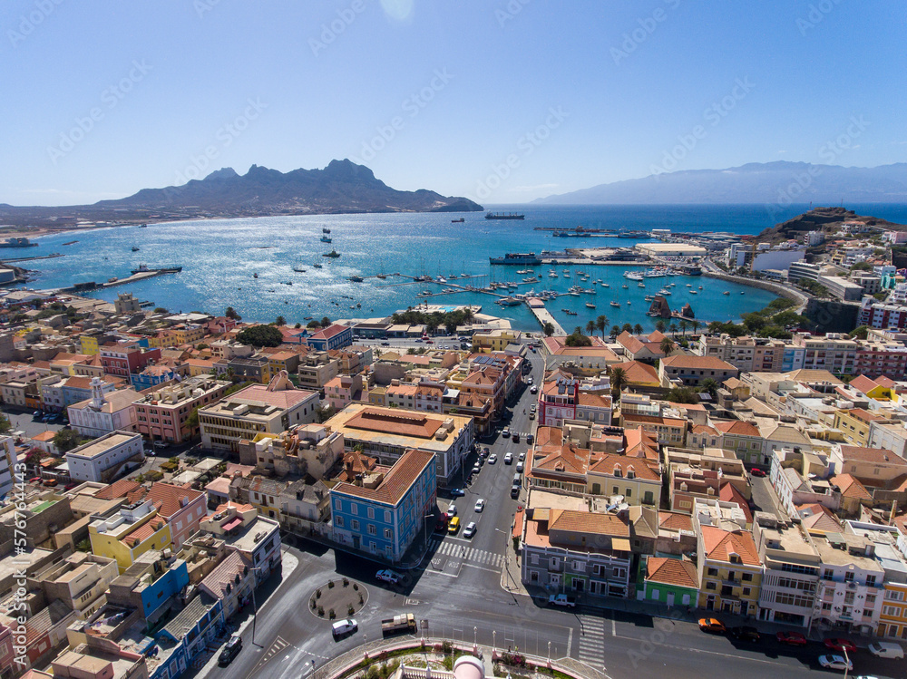Φωτογραφία The city of Mindelo, located on the island of São Vicente in Cabo Verde, is a place of vibrant landscapes