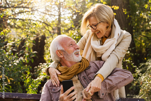 Quadro em tela Portrait of a beautiful senior couple in the public park
