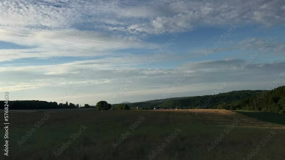 Zeitraffer: Wolken über einer grünen Hügellandschaft II Zeitraffer: Wolken über einer grünen Hügellandschaft II