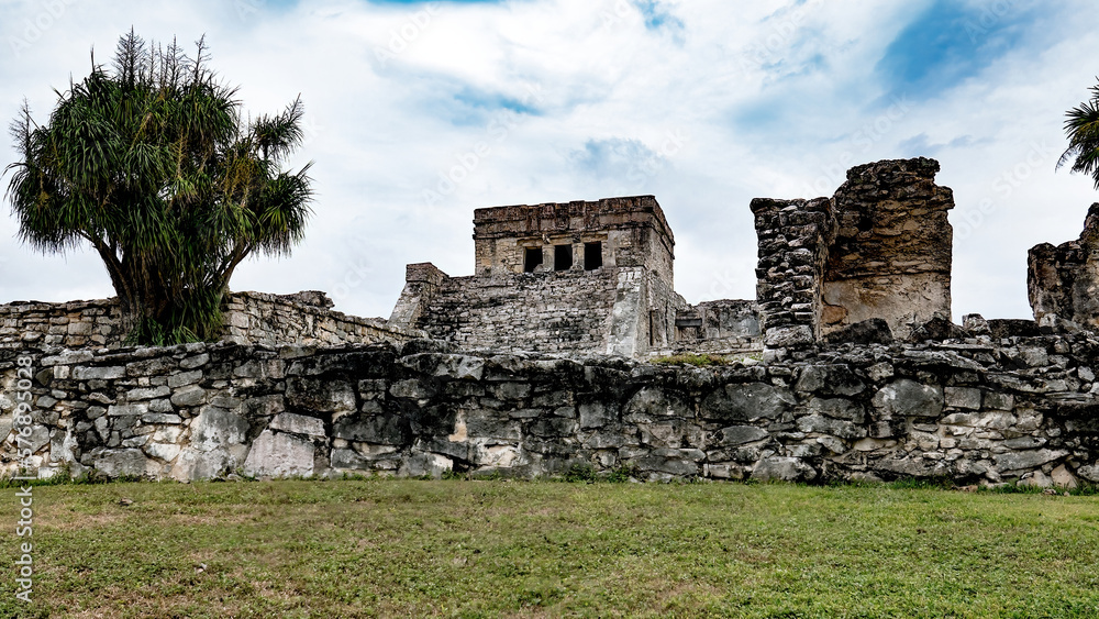 El Castillo en la zona arqueológica de Tulum, México