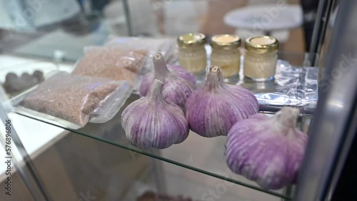 Garlic and its varieties are displayed during the Gulfood Exhibition in the United Arab Emirates. photo