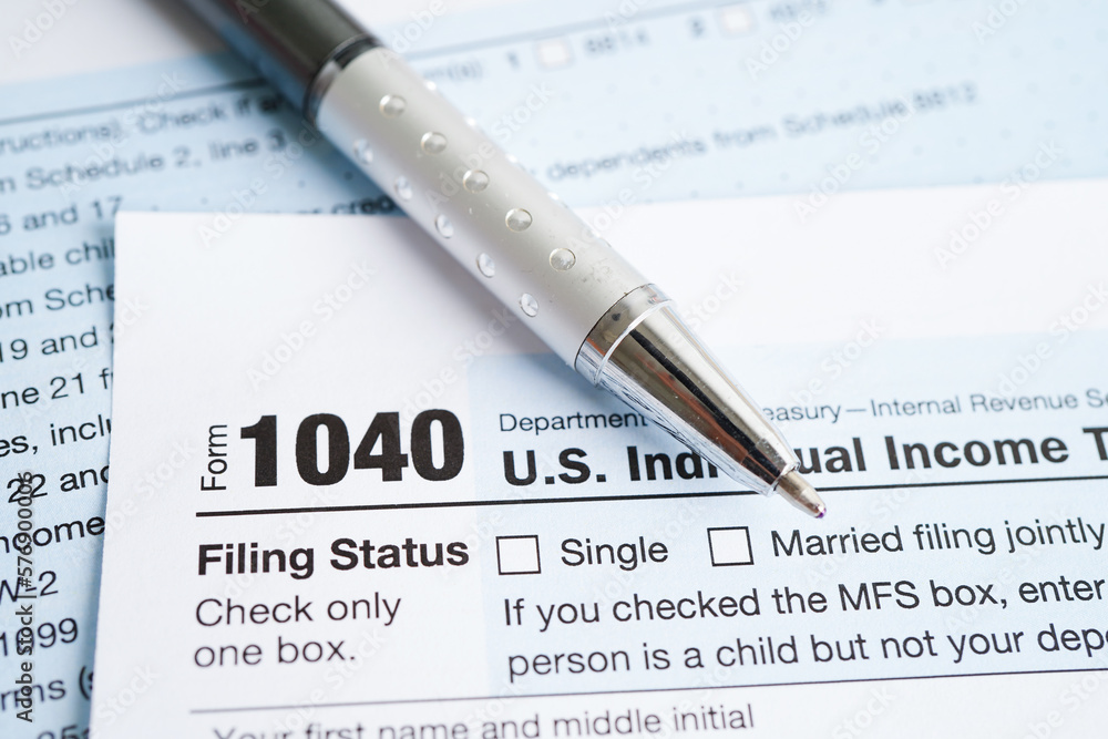 Obraz premium Tax form 1040 U.S. Individual Income Tax Return, business finance concept.