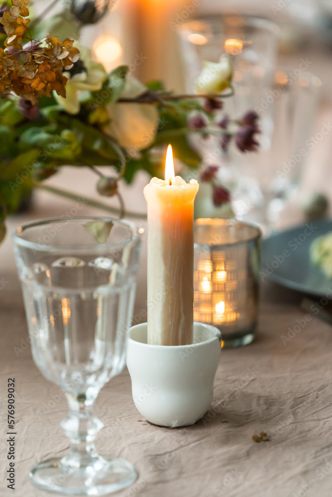 Easter table with nice flowers Easter table with nice flowers