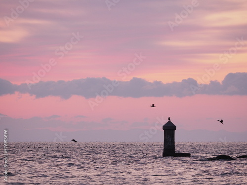夜明けの海と空