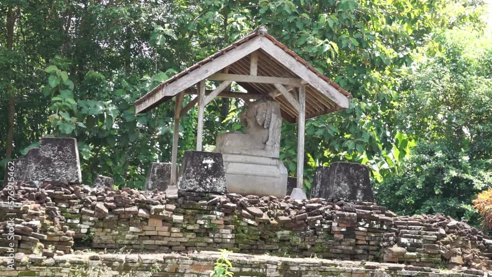 Gayatri Temple is the ruins of a Hindu temple located in Tulungagung, East Java. Gayatri Temple is a temple relic of the Majapahit Kingdom which was built to respect and the tomb of Princess Gayatri Gayatri Temple is the ruins of a Hindu temple located in Tulungagung, East Java. Gayatri Temple is a temple relic of the Majapahit Kingdom which was built to respect and the tomb of Princess Gayatri