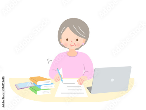 スキルアップするために勉強する中年の女性