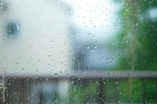 窓ガラスの雨つぶ_水滴