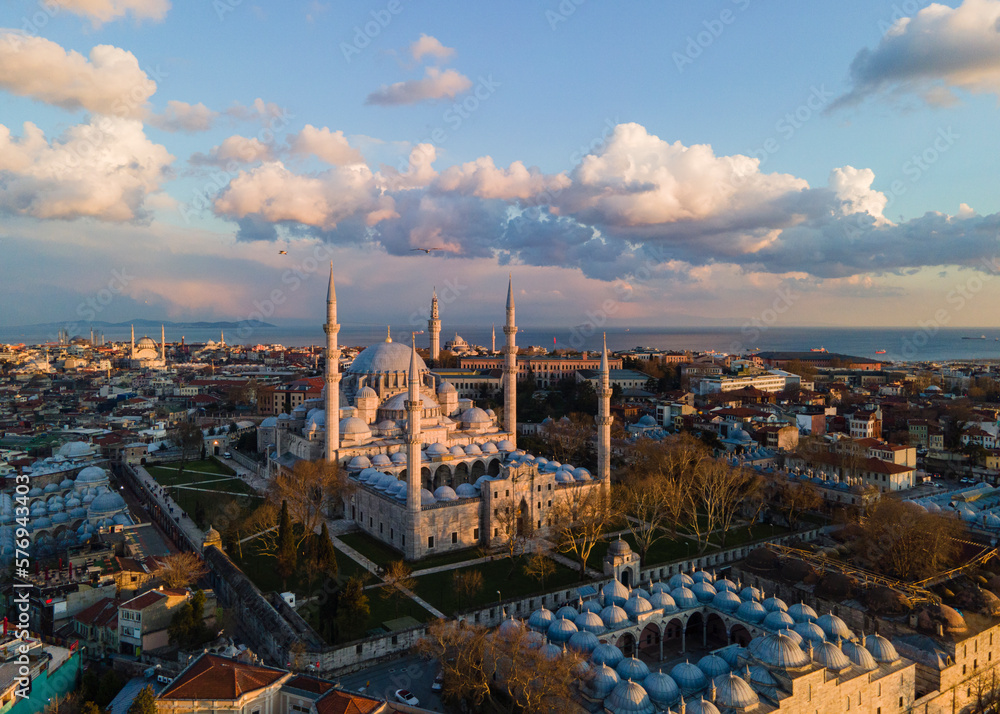 Fototapeta premium Suleymaniye Mosque Drone Photo, Fatih Istanbul, Turkey