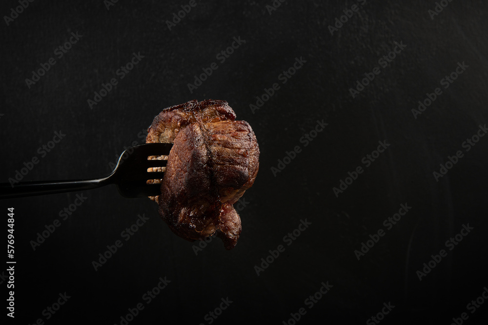 Naklejka premium The juicy steak was cooked to perfection and tasted absolutely tasty, making it one of the best meat dishes I've had.