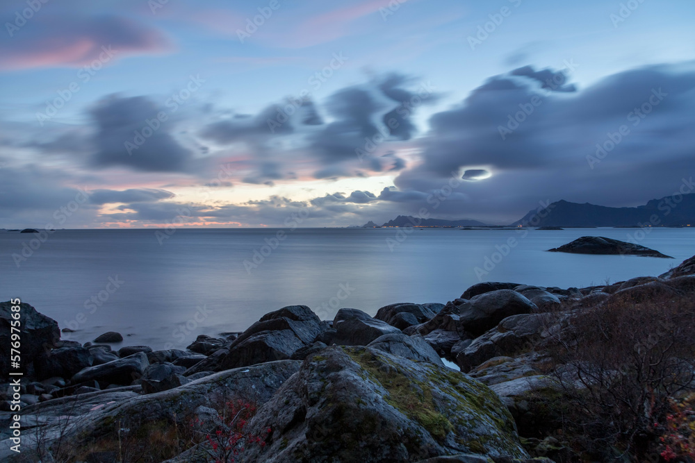 Obraz premium Norwegian sea at Svolvaern, Lofoten, Norway