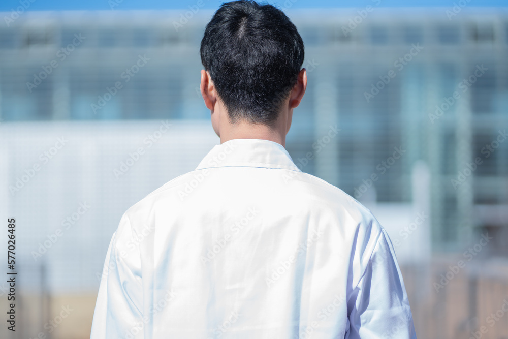 白衣を着た日本人男性 白衣を着た日本人男性