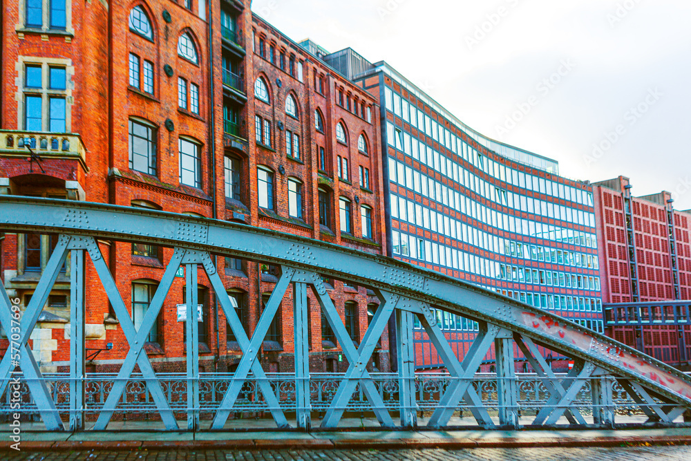 Naklejka premium Red brick architecture and bridge in Hamburg Germany
