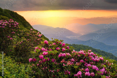 Fotobehang The Great Craggy Mountains along the Blue Ridge Parkway in North Carolina, USA w