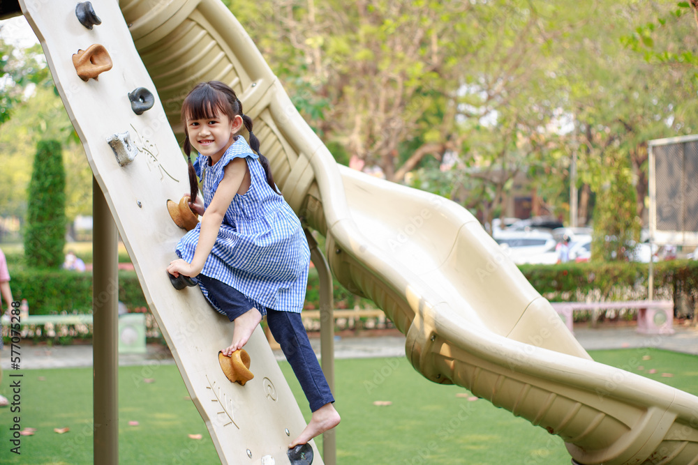 School kids play and learn in the playgound. Physical activity like climbing are good for develop movement and muscle in children and improve brain in multifunctions from playing activities. School kids play and learn in the playgound. Physical activity like climbing are good for develop movement and muscle in children and improve brain in multifunctions from playing activities.
