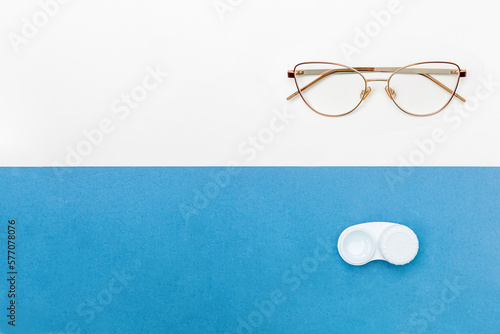 Glasses or lenses for the eyes. Choice between glasses and soft contact lenses for the eyes