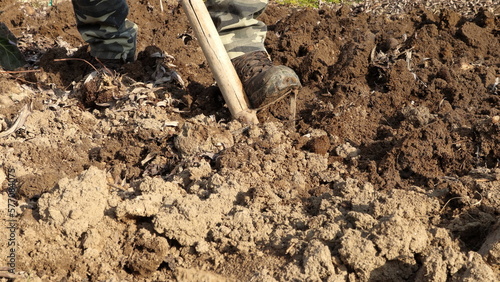 vangare l'orto, lavorazione del terreno prima della semina o trapianto