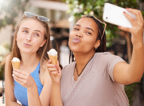 Quadro em tela Friends with ice cream, kiss and selfie outdoor with travel, happy with dessert and spending time together on vacation