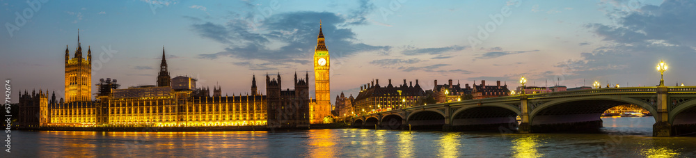 Fototapeta premium Big Ben, Parliament, Westminster bridge in London