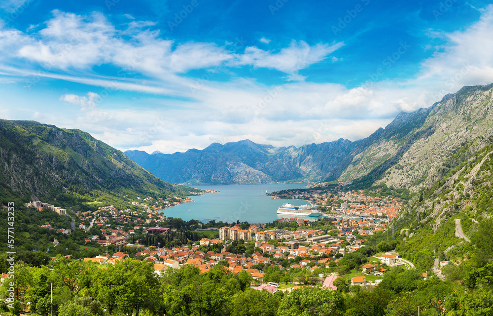 Fototapeta premium Panorama of Kotor in Montenegro