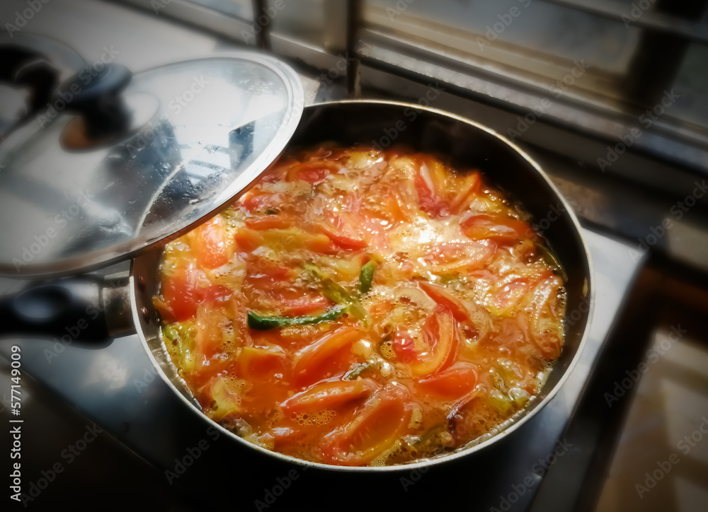 Tomato curry or chutney, A Indian or bangladeshi vegetarian hot and spicy Masala recipe. Tomato vorta, traditional tasty food in Bangladesh. Tomato curry or chutney, A Indian or bangladeshi vegetarian hot and spicy Masala recipe. Tomato vorta, traditional tasty food in Bangladesh.