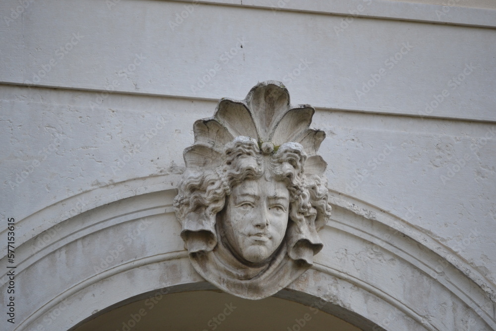 above an entrance door a human head with Indian-like decoration in Venice