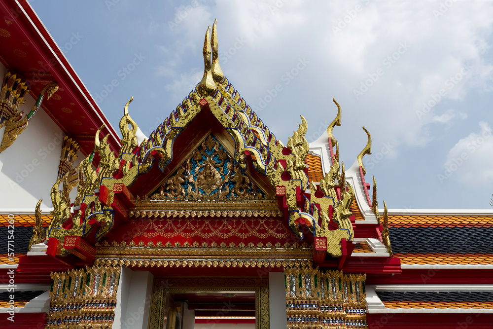 Architecture of Wat Pho, Bangkok, howing cho fas (roof finials) and guilted hang hong Architecture of Wat Pho, Bangkok, howing cho fas (roof finials) and guilted hang hong