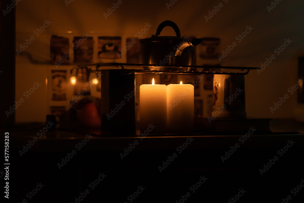 The pot stands on the grate and is heated by candles