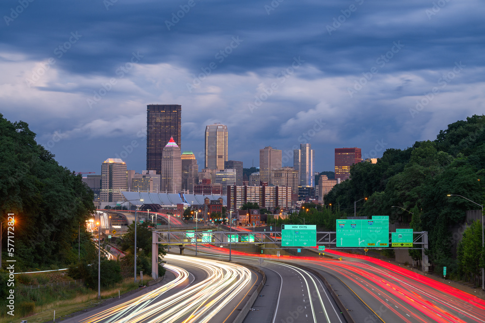 Pittsburgh, Pennsylvania, USA Downtown City Skyline Over Highways - obrazy, fototapety, plakaty 