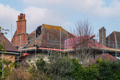 Photo Roof of a house with scaffold erected around the roof