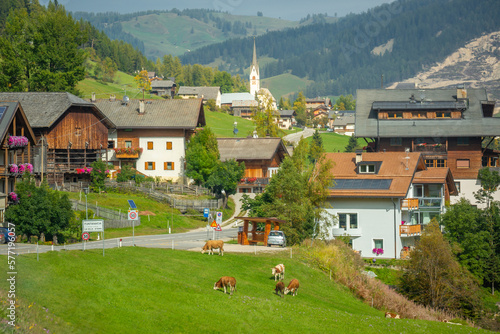 Obraz na płótnie Alpine village in Val di Funes, South Tyrol trentino Alto Adige, Italy w salonie