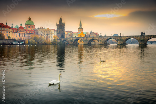Obraz na płótnie Panoramic view over the cityscape of Prague at dramatic dusk, Czech Republic w salonie