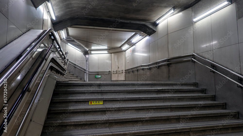 Obraz premium 地下区間の駅