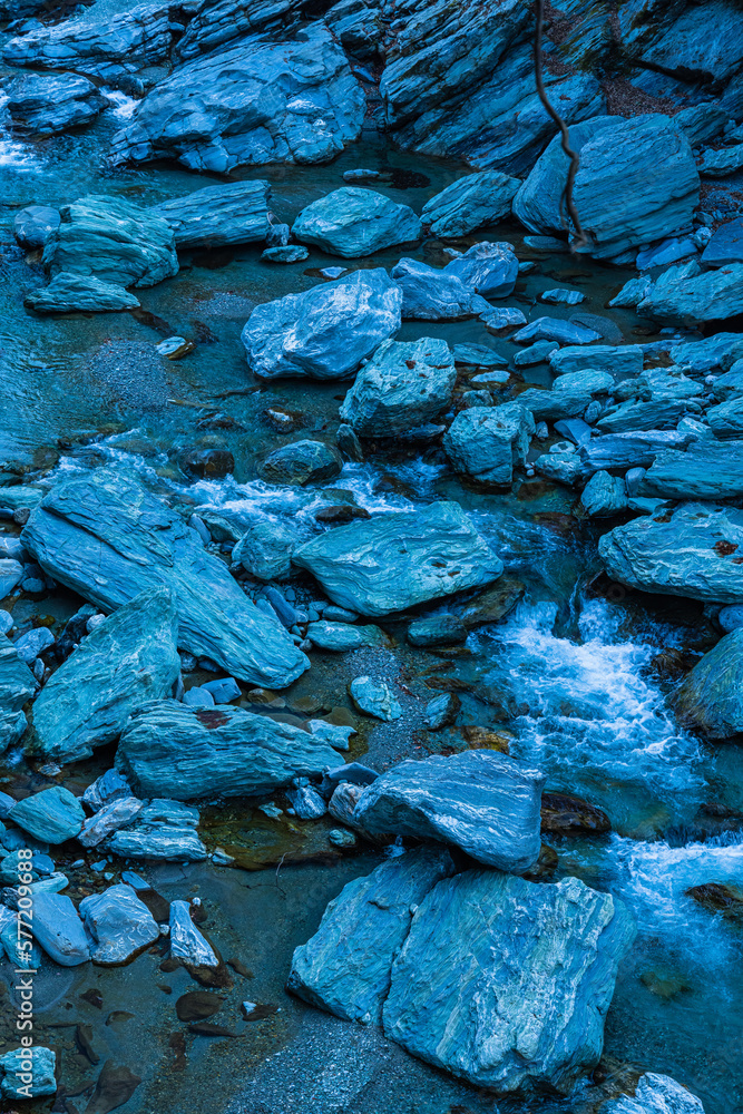 Fotografia do Stock 日本 徳島県三好市西祖谷山村の祖谷のかずら橋の下を流れる祖谷川 Adobe Stock