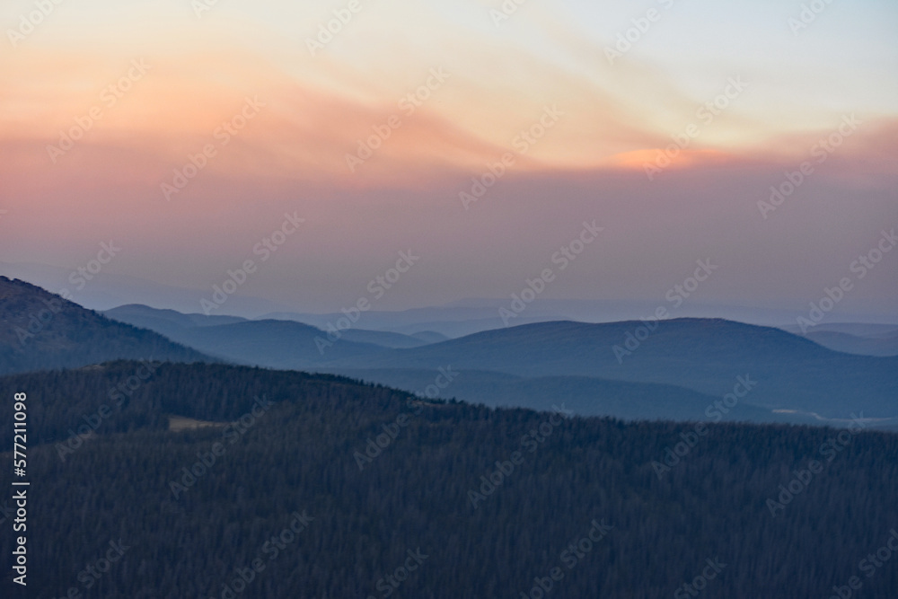 Fototapeta premium sunset in the colorado rocky mountains