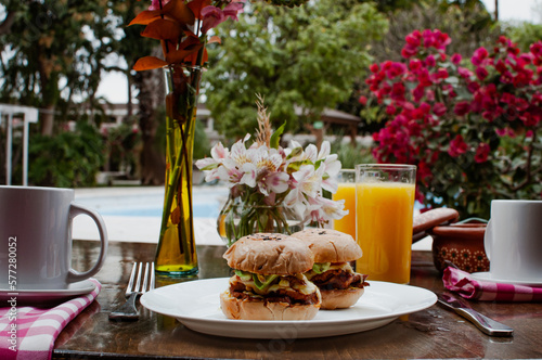 Desayuno al aire libre. photo