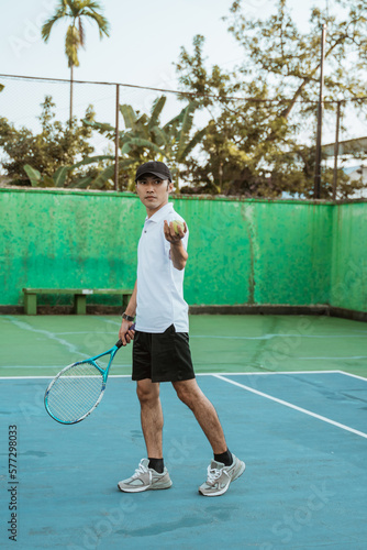 male tennis players concentrate on serving when playing on the tennis court © Odua Images