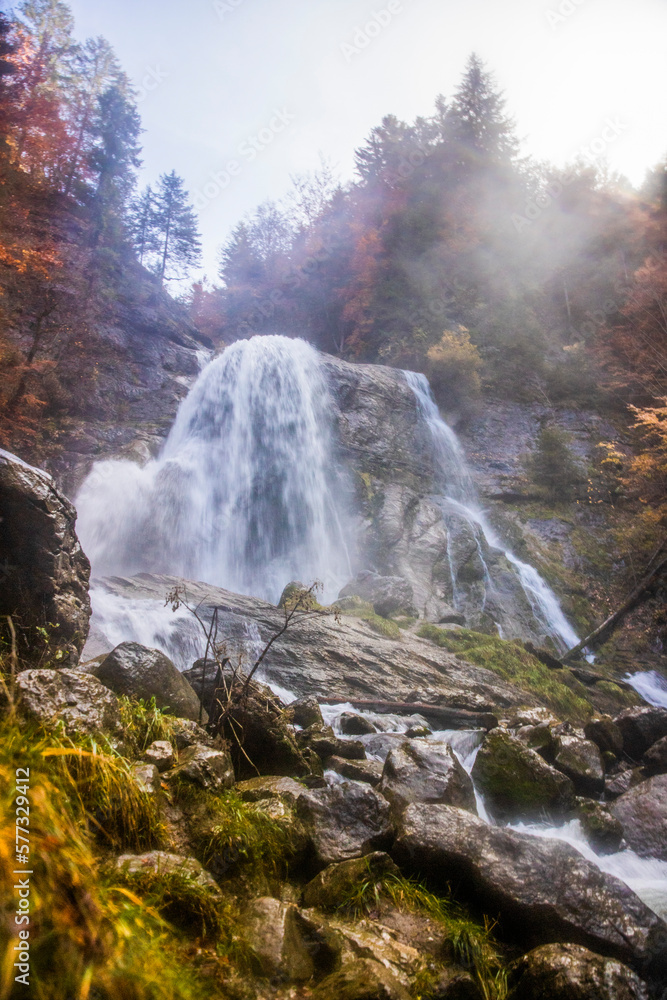 Fototapeta premium Cascade dans le Jura, automne
