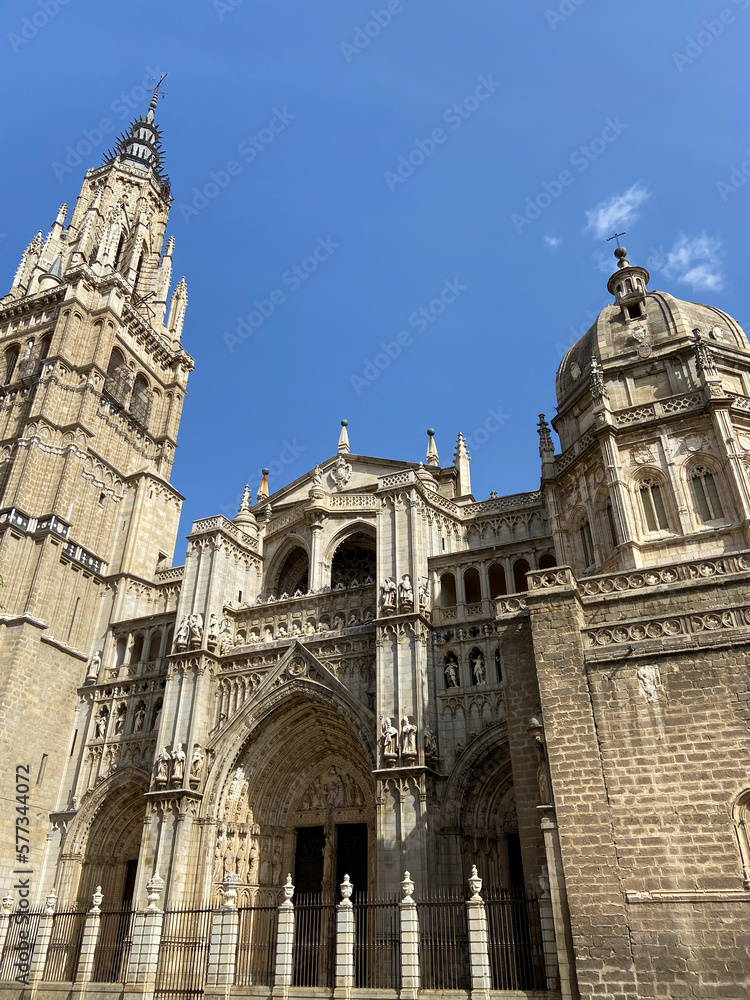 This photo captures the majestic exterior of the Toledo Cathedral, one of the most famous landmarks in Spain. The Gothic architecture is stunning, with intricate details and towering spires