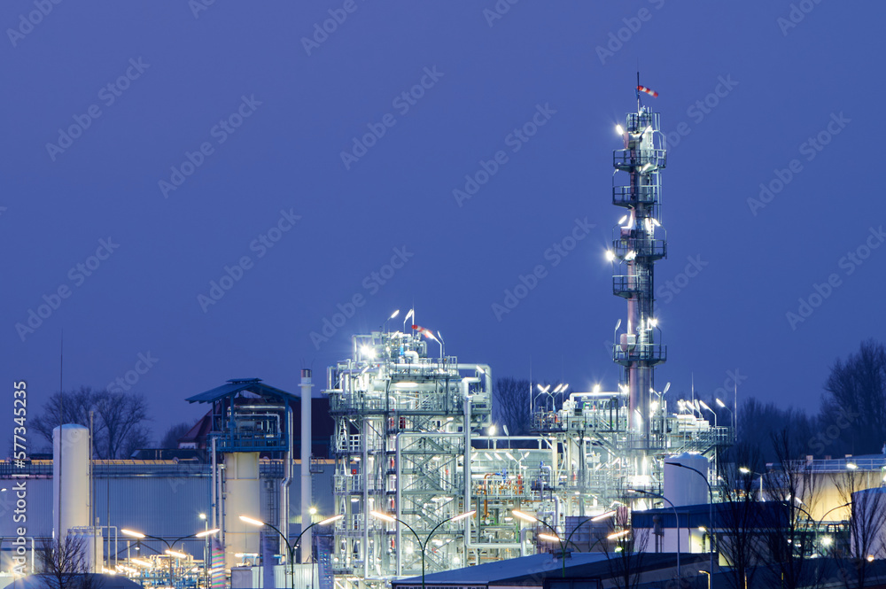 Erdölraffinerie für Kraftstoffe, Spezialprodukte und grauer Wasserstoff