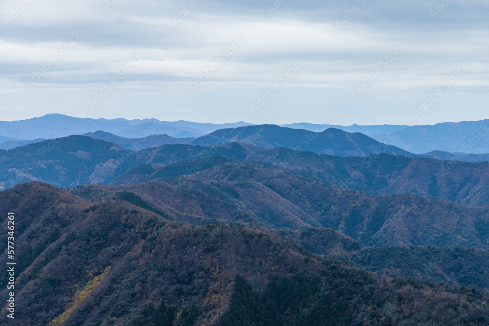 日本　福井県三方上中郡若狭町の三方五湖レインボーラインの駐車場から望む山々