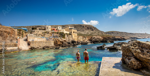 Paysage de bord de mer sur l'île de Malte en Méditerranée. photo