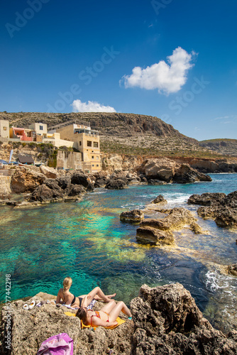 Paysage de bord de mer sur l'île de Malte en Méditerranée.