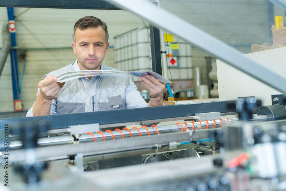 Fotografie man looking at copy from professional printing works